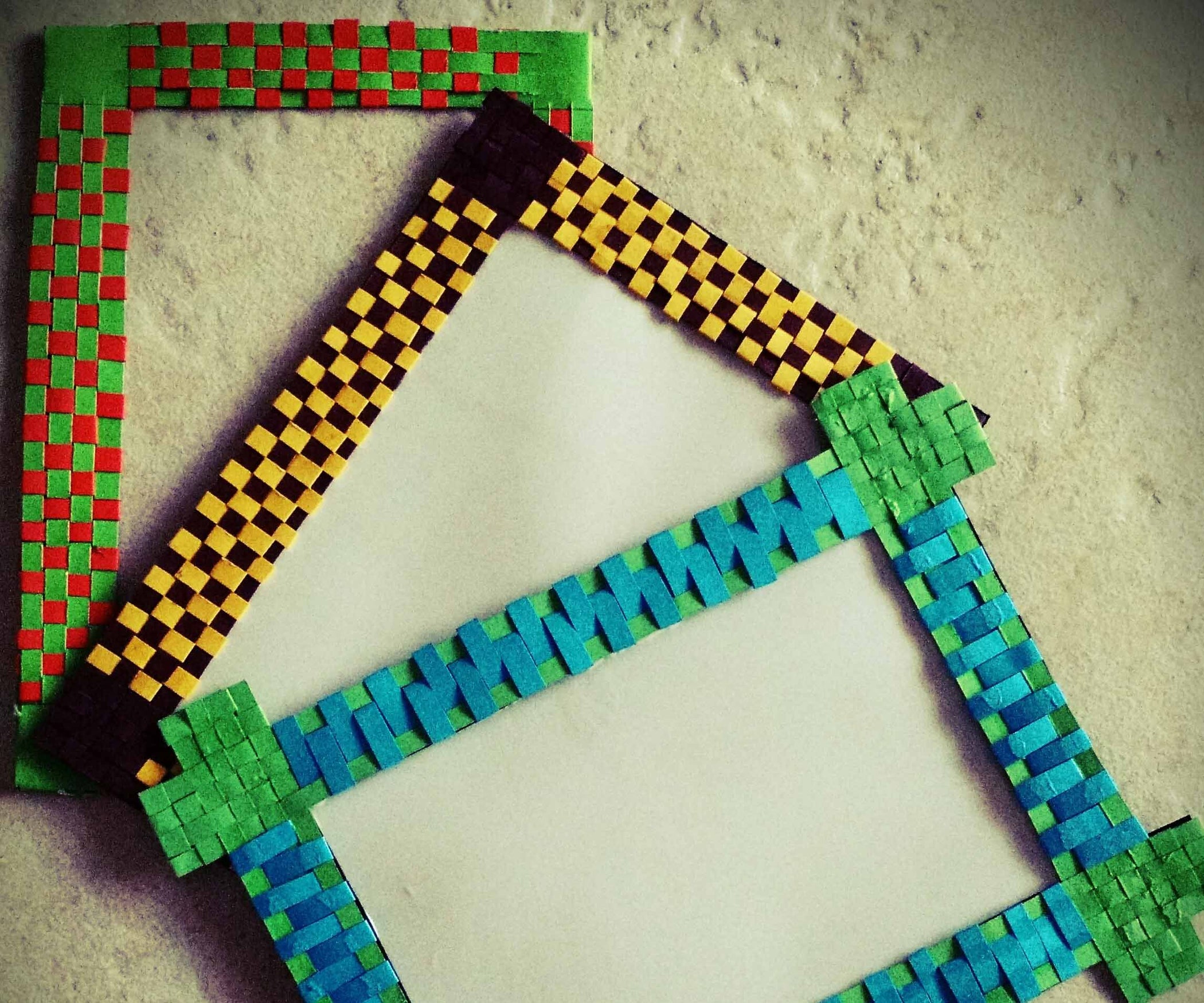 DIY Paper Woven Photoframe / Fridge 10 Steps (with Pictures