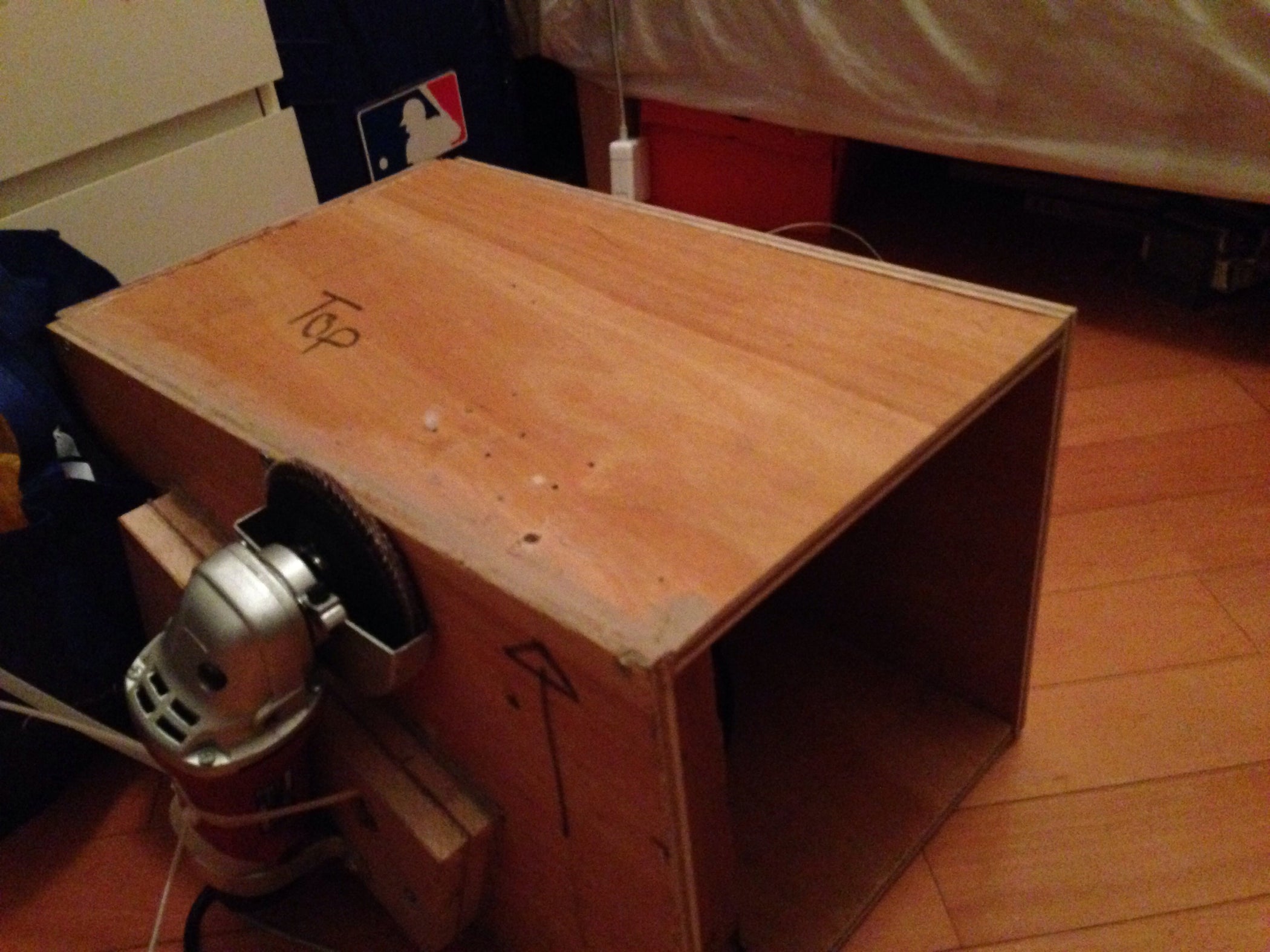 Make a Portable Disc Sander/table Saw From an Angle Grinder : 4 Steps