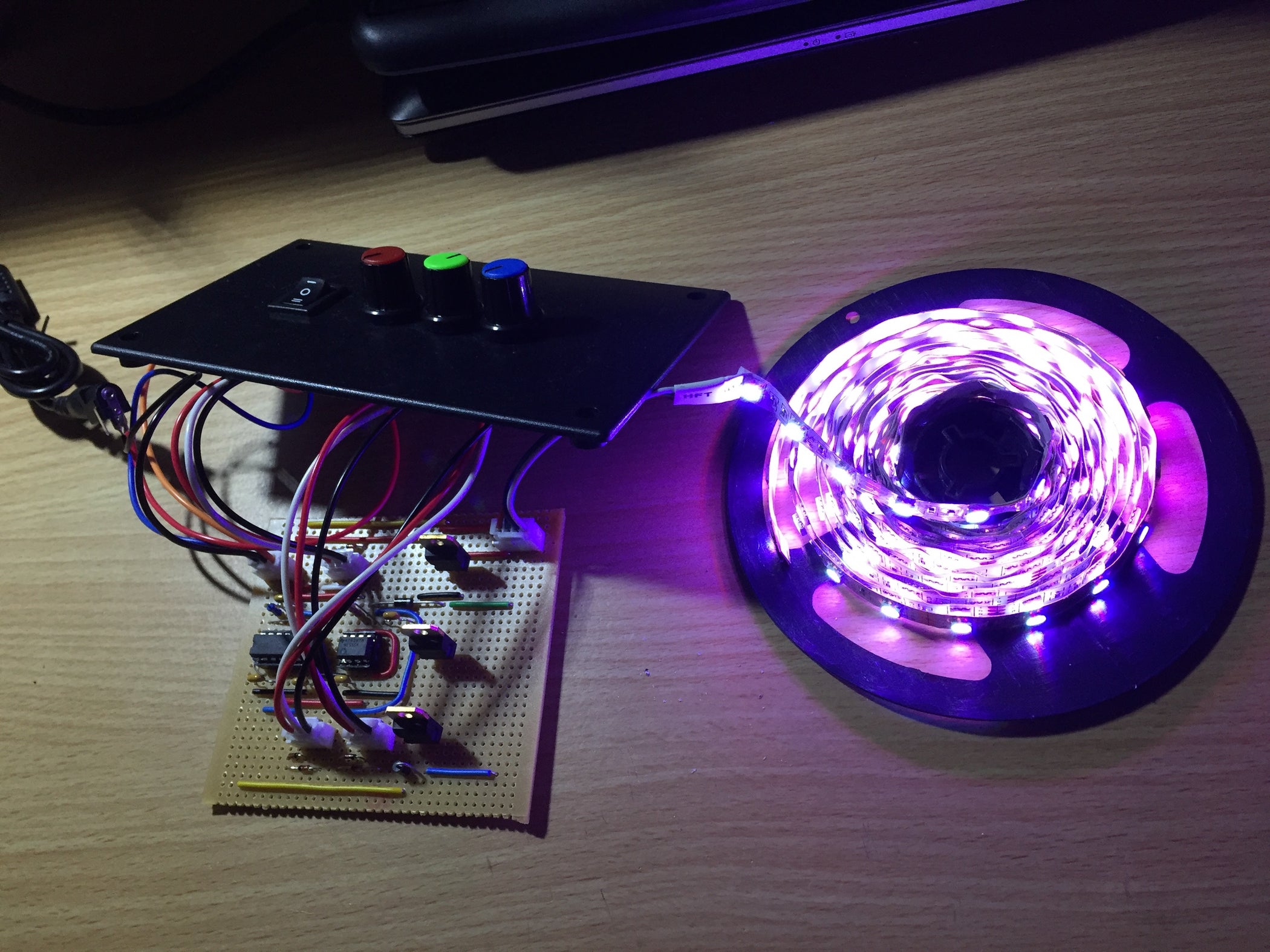RGB LED Strip Dimmer With 555 Timer 4 Steps (with Pictures