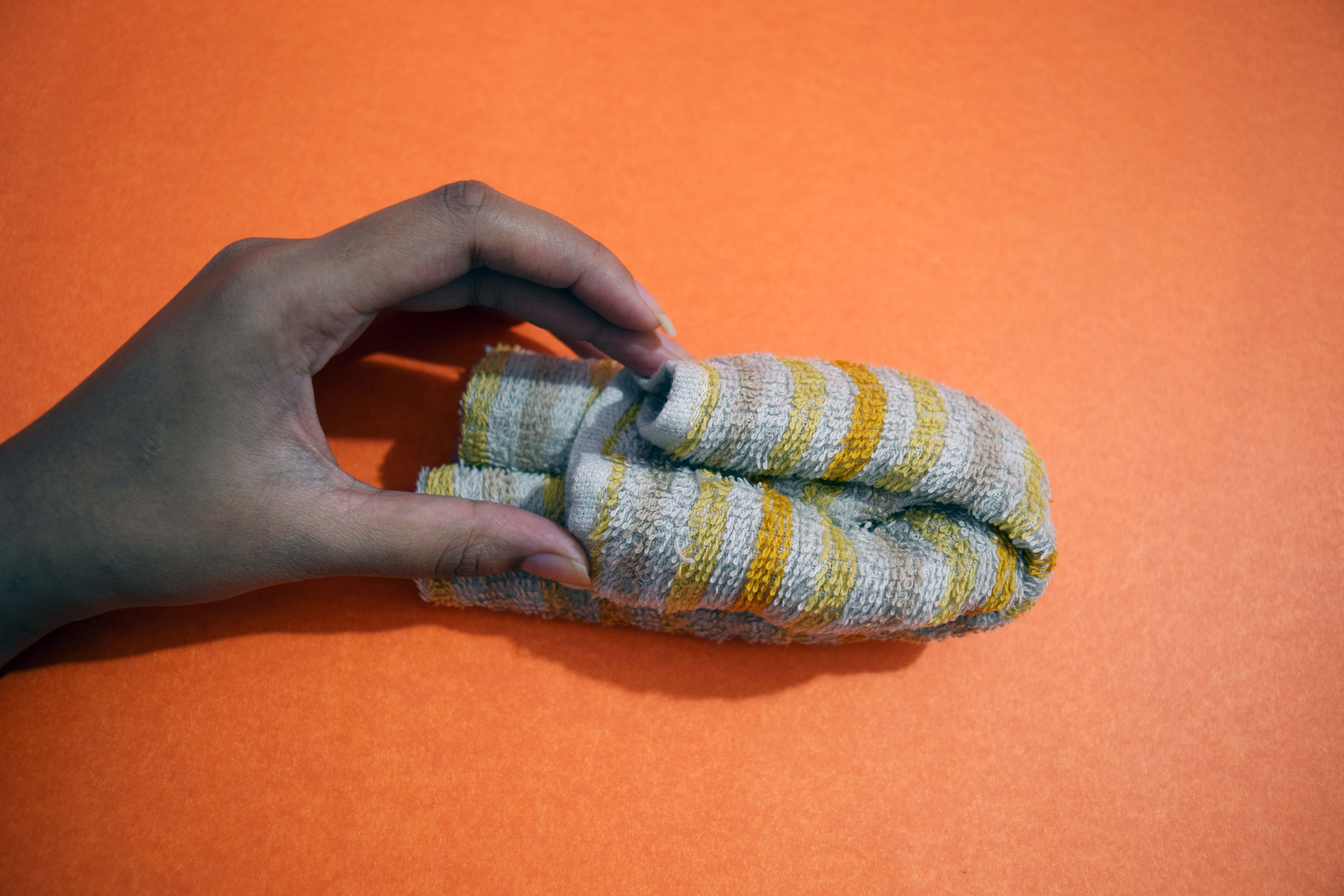 Wash Cloth Into a Teddy Bear 5 Steps (with Pictures)