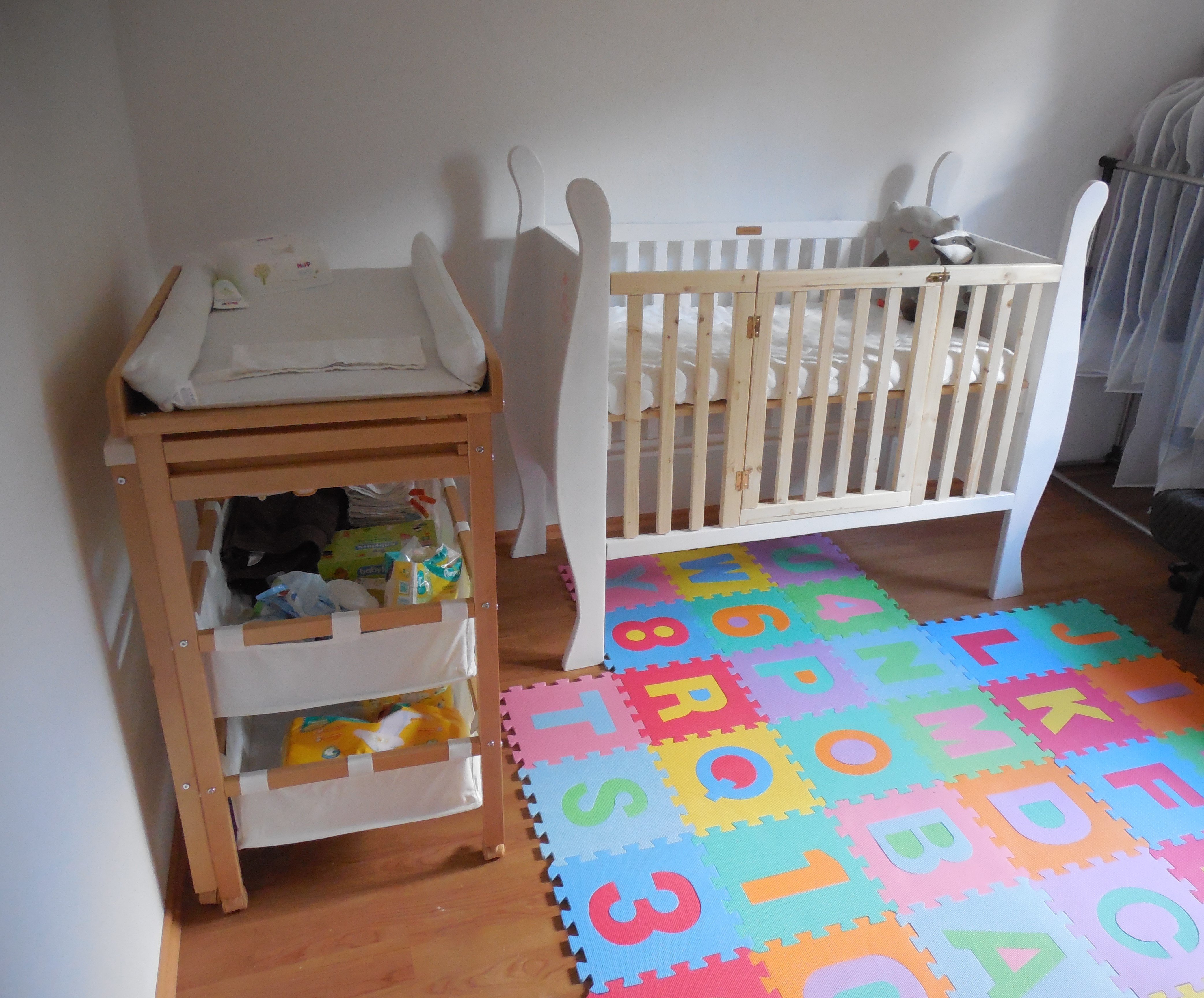 adjustable baby bed