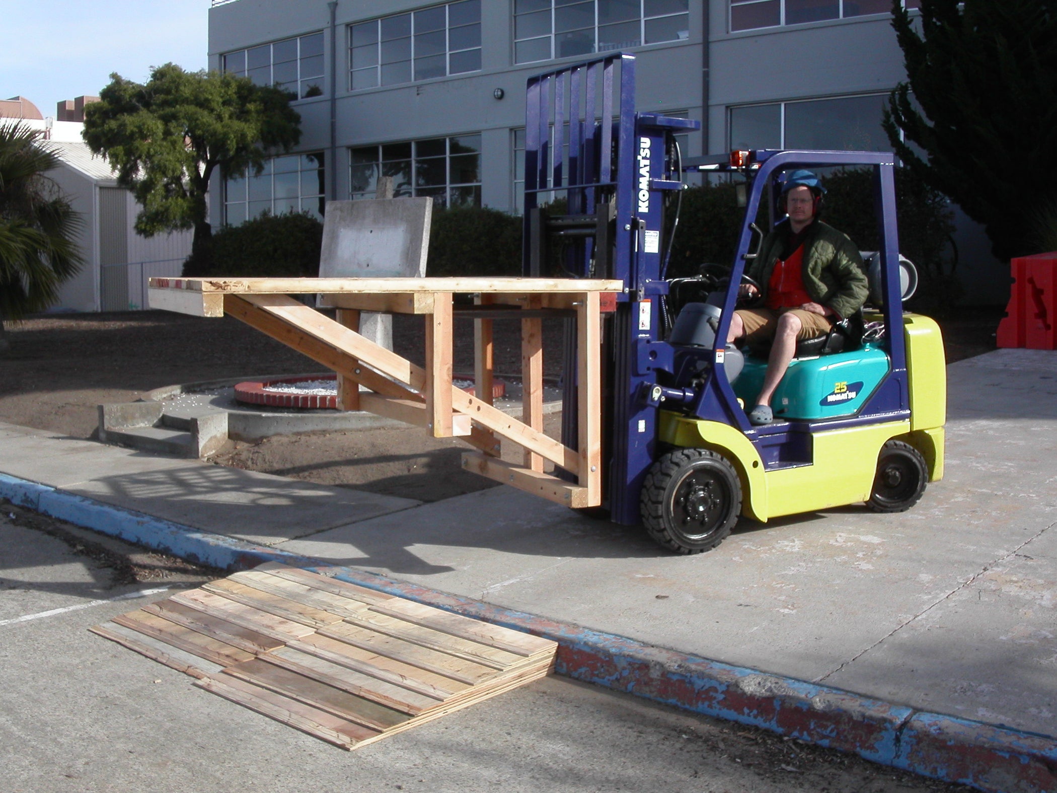 Forklift Loading Dock and Curb Ramp 3 Steps Instructables