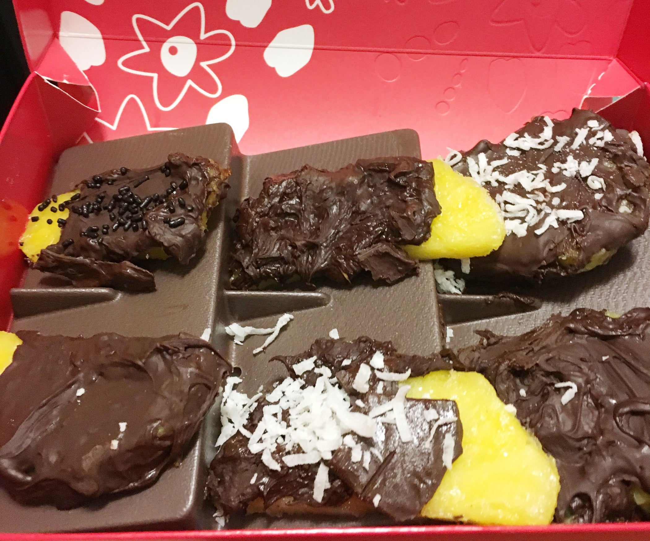 Copycat Chocolate Covered Pineapple 6 Steps (with Pictures