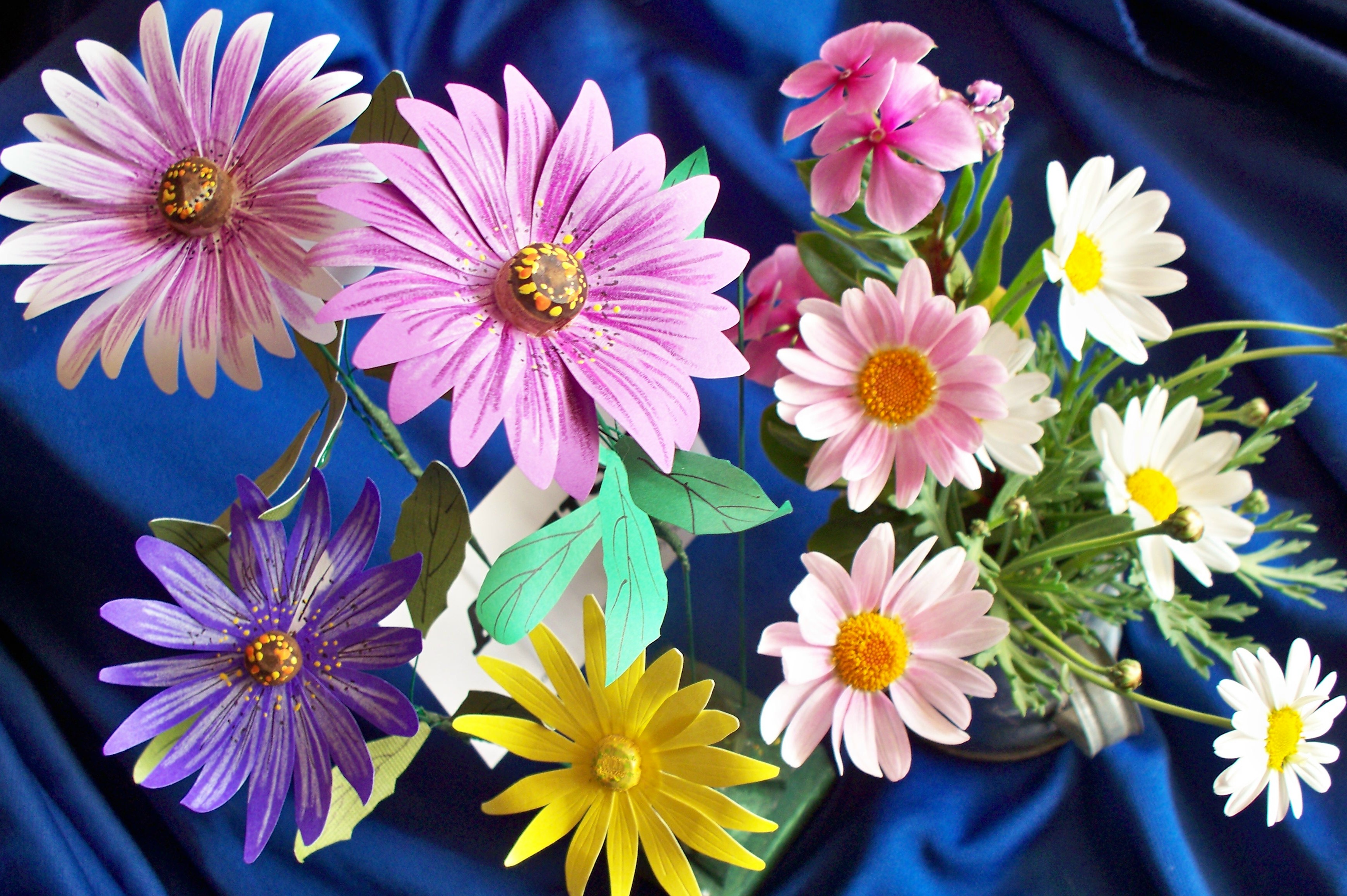 how to make paper daisies 8 steps with pictures how to make a paper mache flower