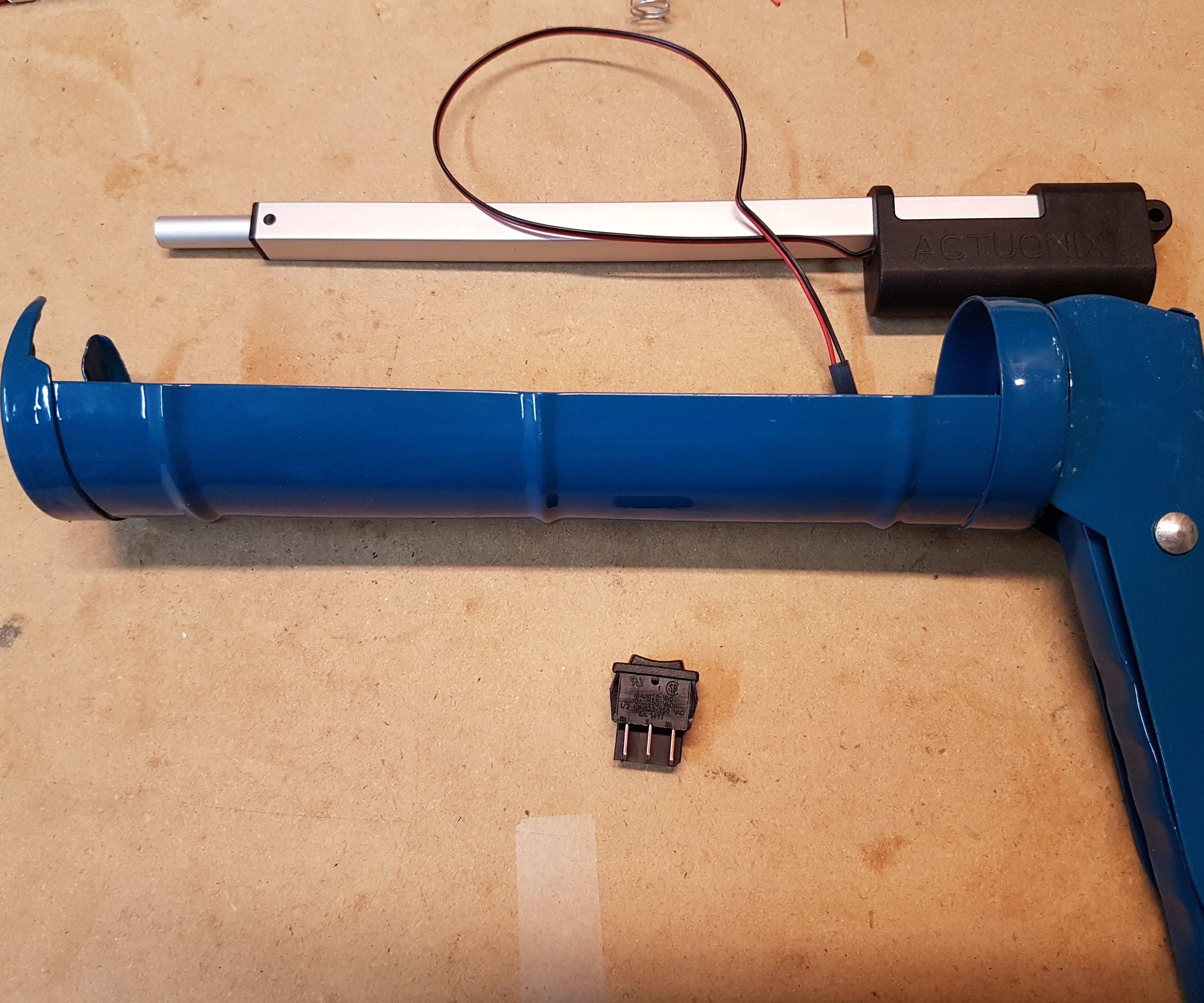 DIY Cordless Electric Caulking Gun 5 Steps (with Pictures