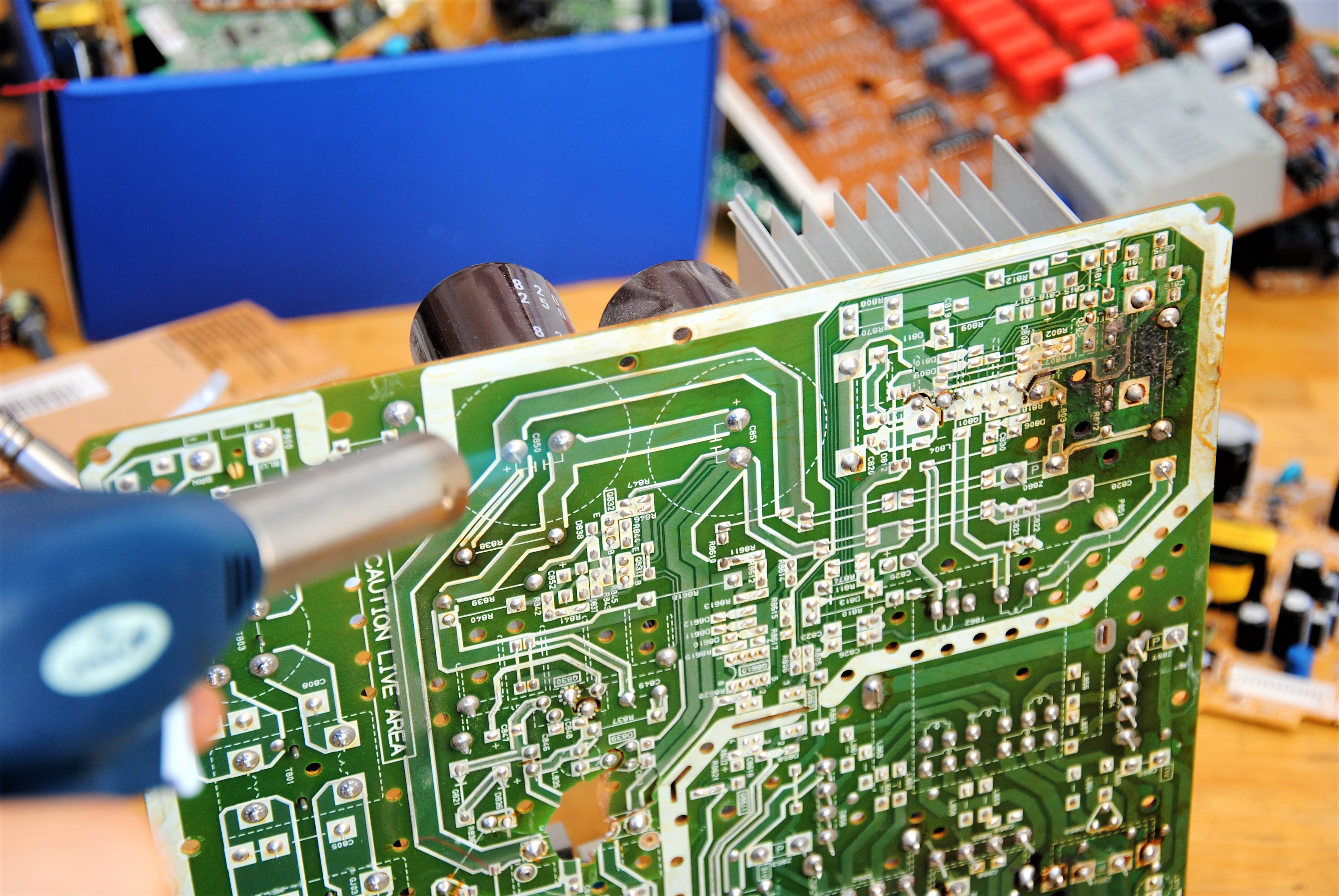 How to Desolder Electronic Components From Circuit Boards 7 Tips