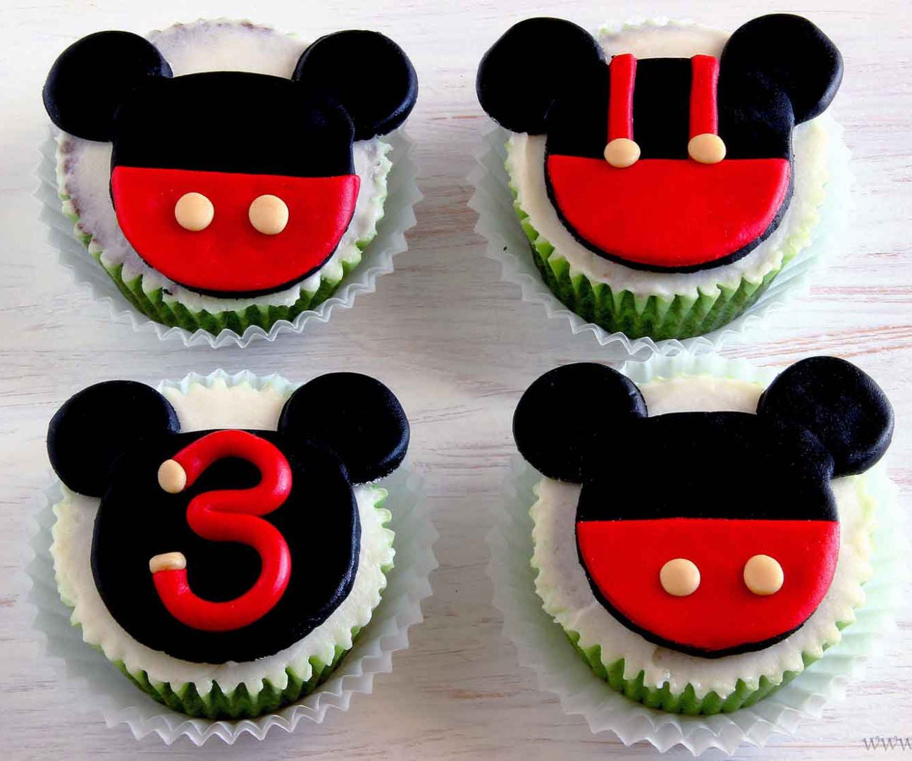 How to Make Mickey Mouse Cupcake and Cake Toppers 4 Steps How to Make Mickey Mouse Cupcake and Cake Toppers 4 Steps