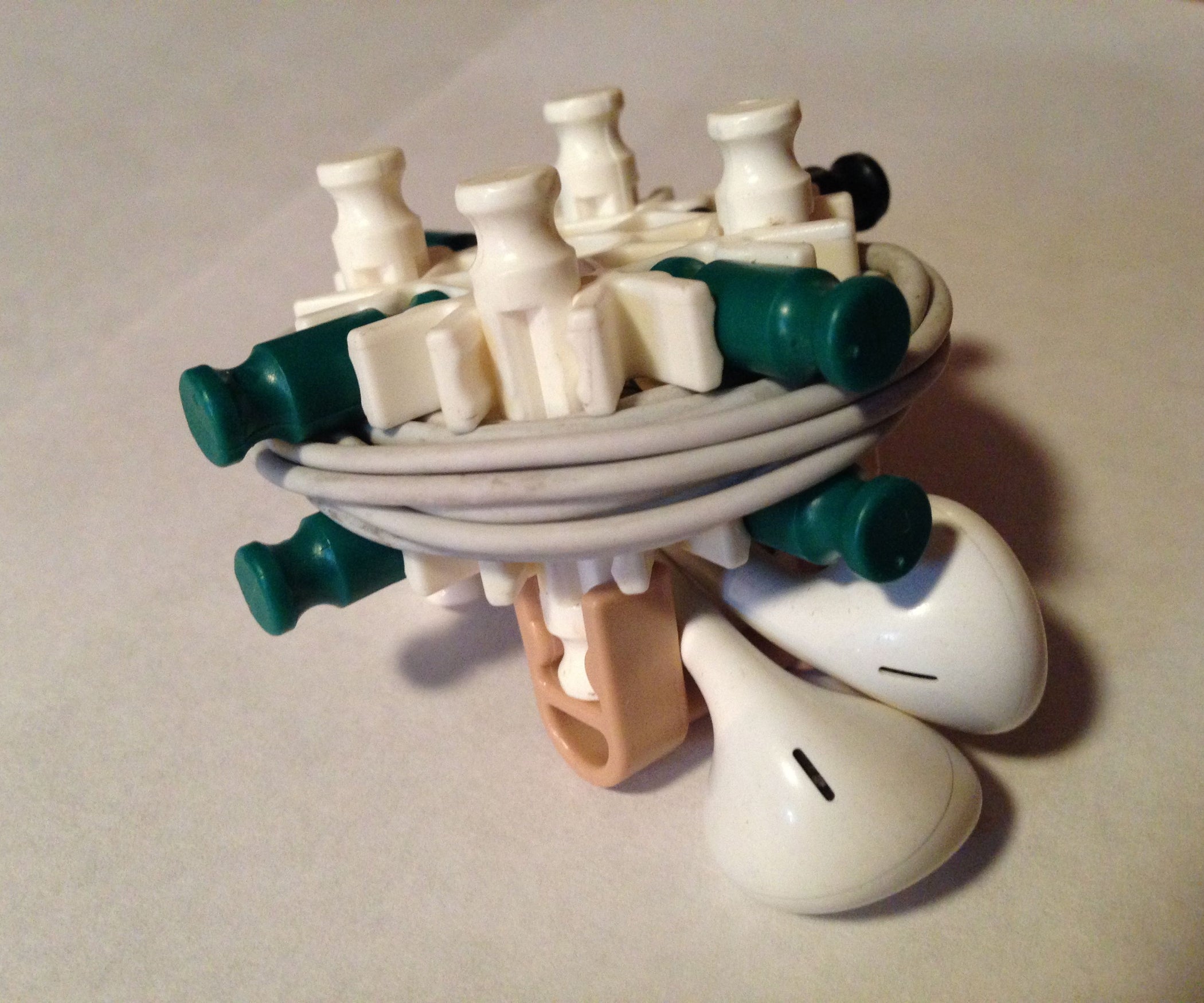 Earbud Holder KNEX Style 5 Steps Instructables